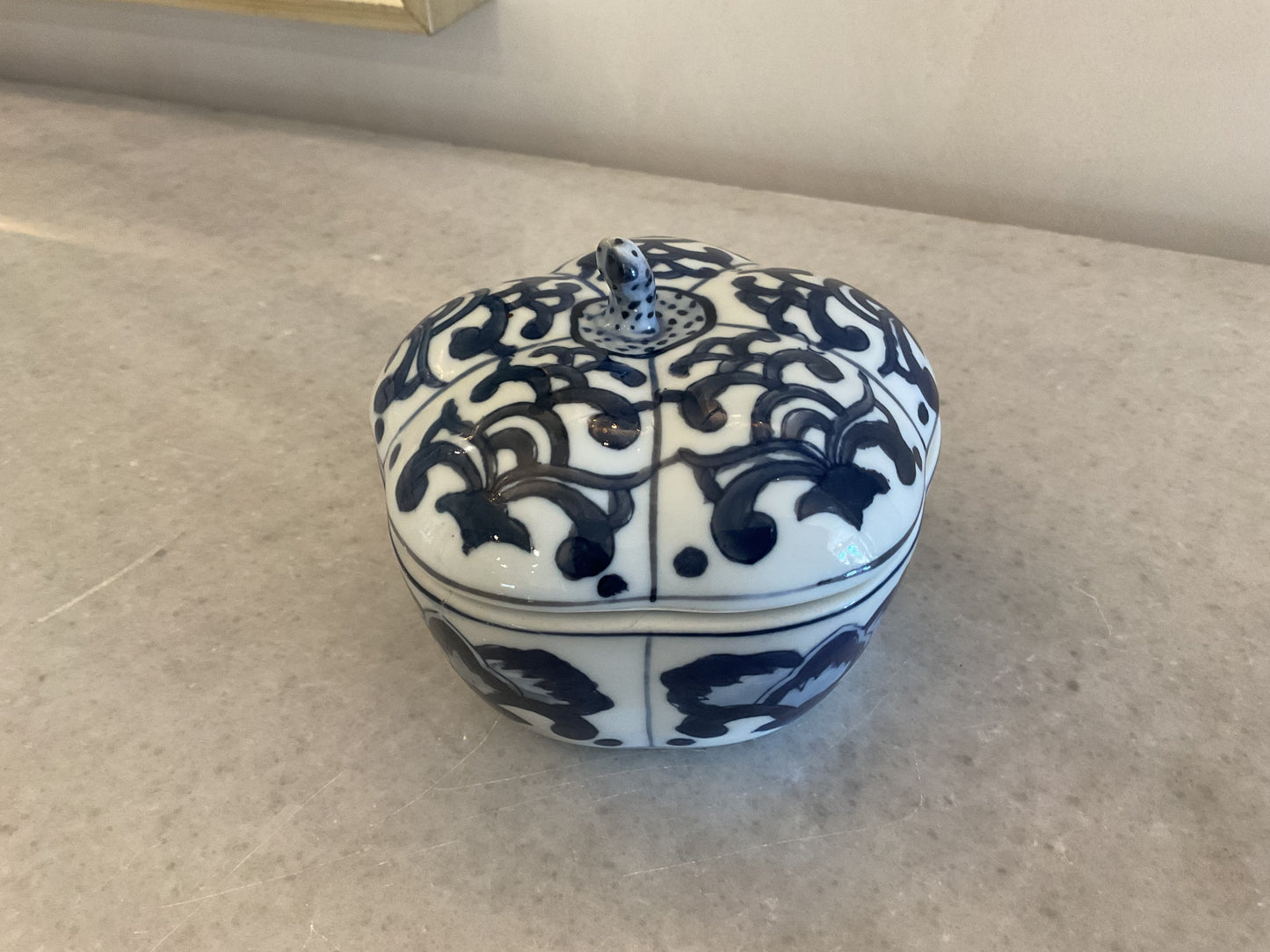 Blue & white ceramic candle with lid