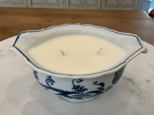 Vintage blue & white bowl candle