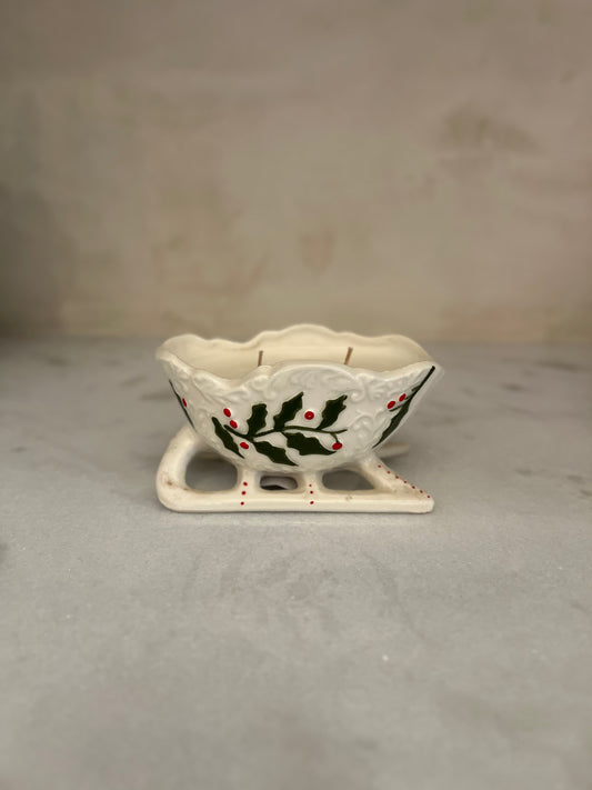 Vintage Holly Sleigh candle, small