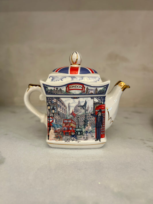 Vintage London Tea Pot Candle