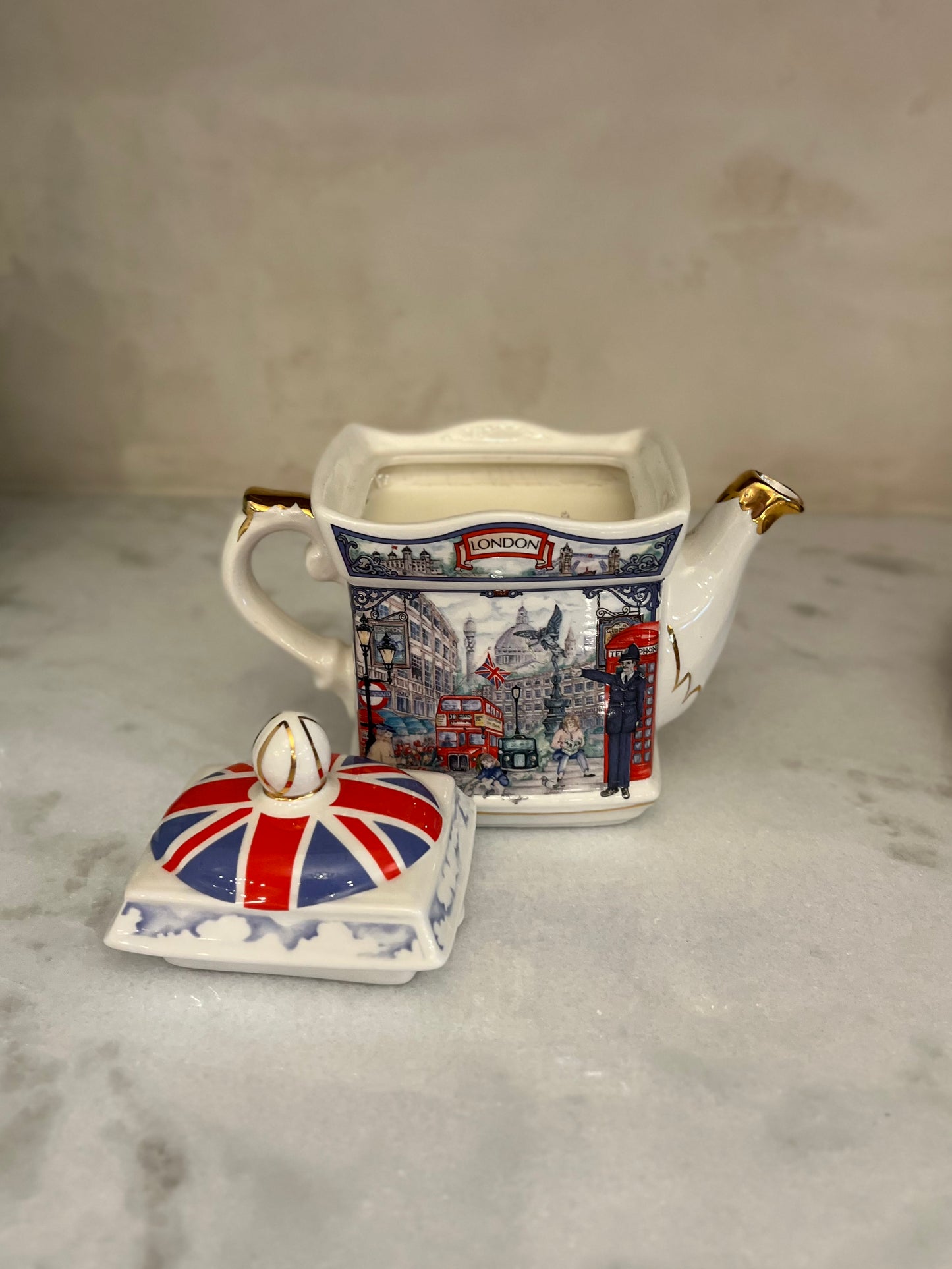 Vintage London Tea Pot Candle