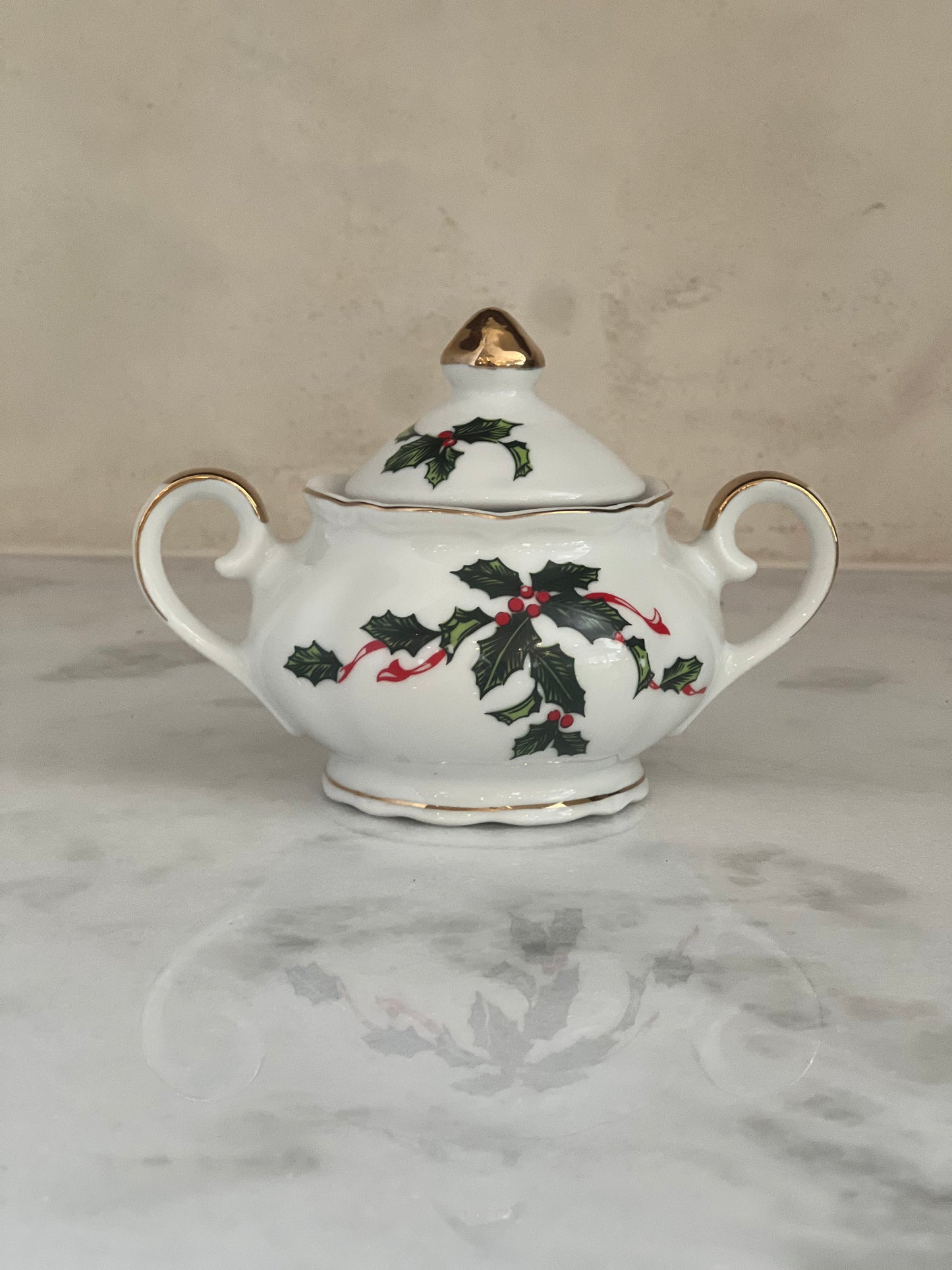 Vintage Gold Holly Candle