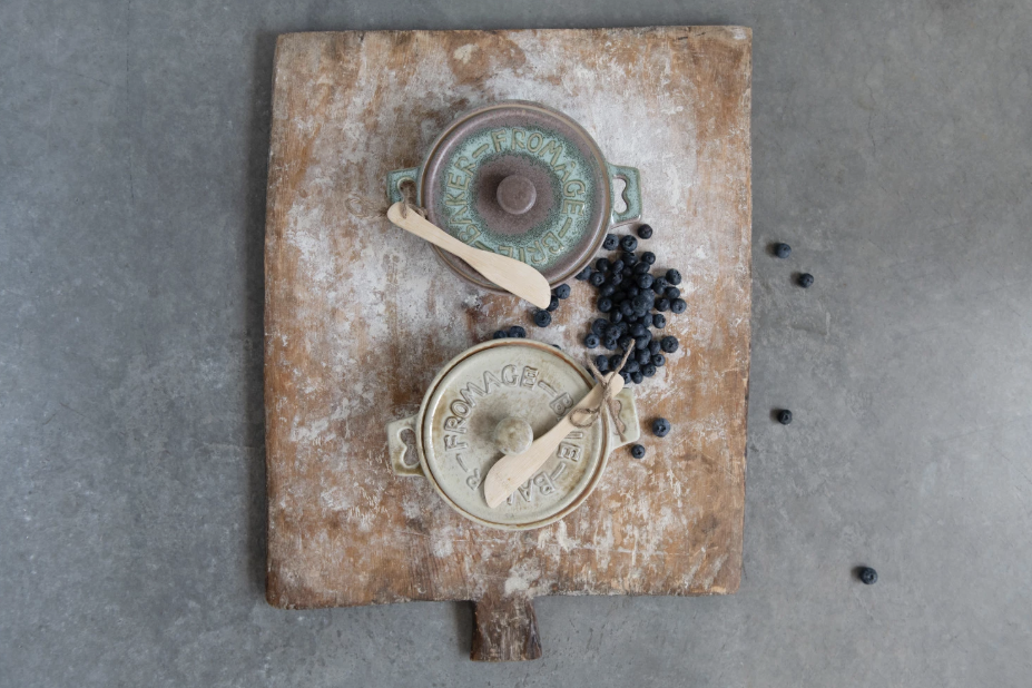 Small Brie Baker Pot and Bamboo Spreader